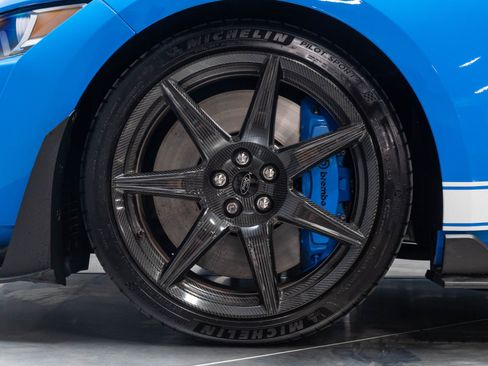 Used 2022 Ford Mustang Shelby GT500 w/ Carbon Fiber Track Pack RWD image 50