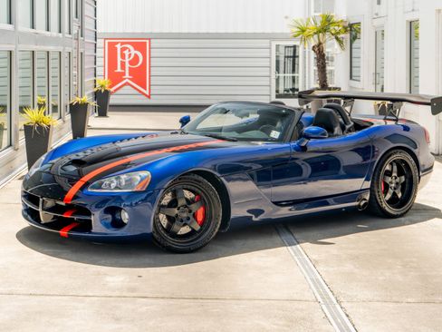 Used 2005 Dodge Viper SRT-10 RWD image 2