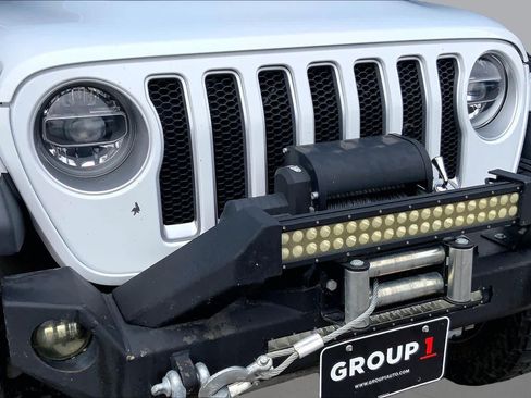 Used 2018 Jeep Wrangler Unlimited Sahara AWD/4WD image 30