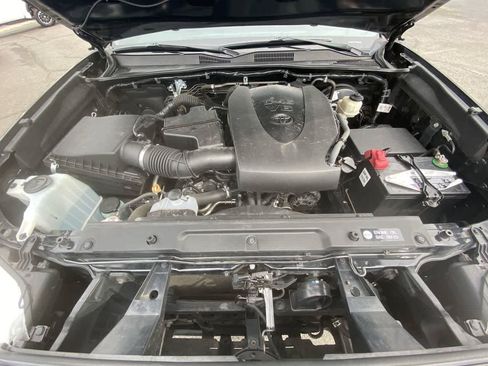 Certified 2018 Toyota Tacoma Limited AWD/4WD image 26