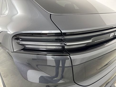 New 2026 Porsche Macan 4 Electric AWD/4WD image 18