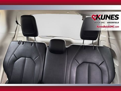 Used 2024 Chrysler Pacifica Touring-L FWD image 15