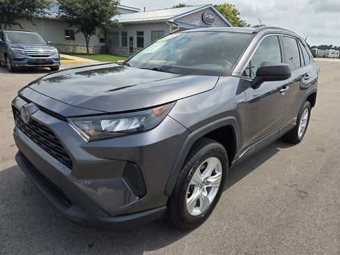 Used 2021 Toyota RAV4 LE AWD/4WD image 7