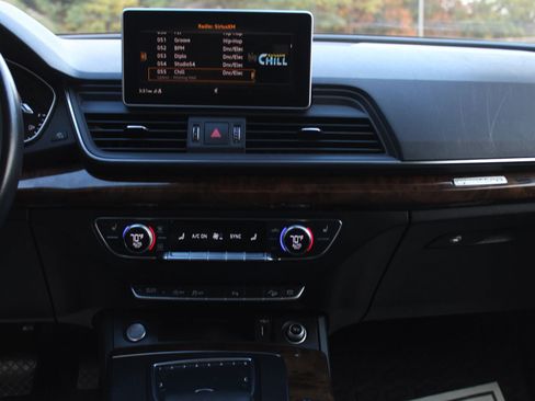 Used 2018 Audi Q5 2.0T Premium Plus w/ Premium Plus Package image 21