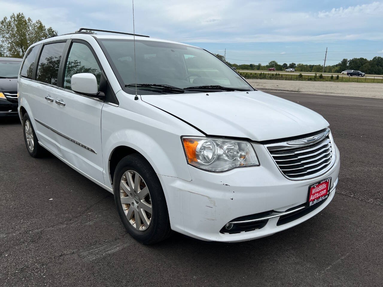 Used 2015 Chrysler Town & Country Touring w/ Driver Convenience Group FWD image 14