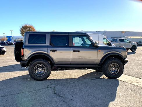 New 2025 Ford Bronco Badlands image 8