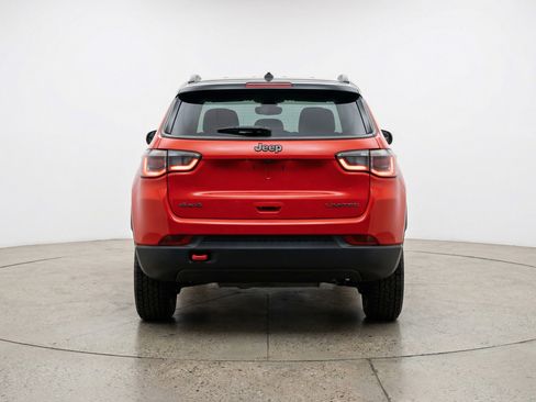 Used 2025 Jeep Compass Trailhawk AWD/4WD image 7
