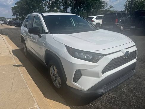 Used 2021 Toyota RAV4 LE AWD/4WD image 8