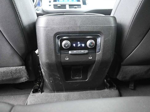 Used 2024 Chevrolet Suburban LT image 28