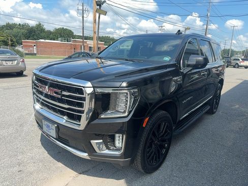 Used 2021 GMC Yukon SLT w/ Rear Media and Nav Package AWD/4WD image 3