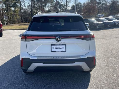 New 2026 Volkswagen Tiguan SE FWD image 5