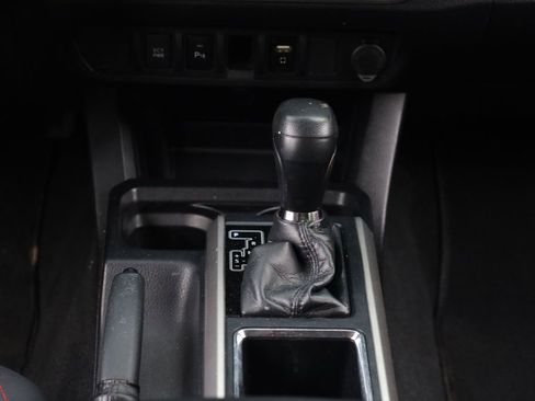 Used 2019 Toyota Tacoma SR5 image 18