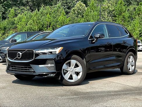 Used 2022 Volvo XC60 B5 Momentum FWD image 2