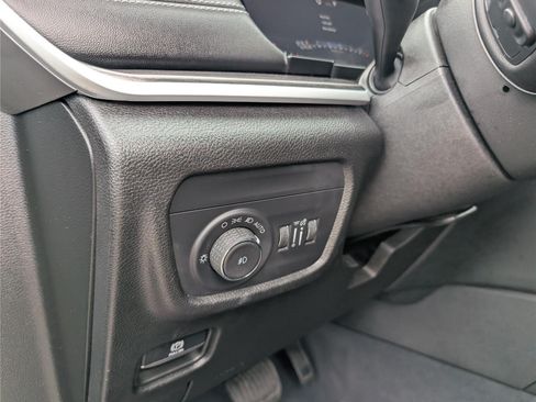 Used 2023 Jeep Grand Cherokee Limited AWD/4WD image 24
