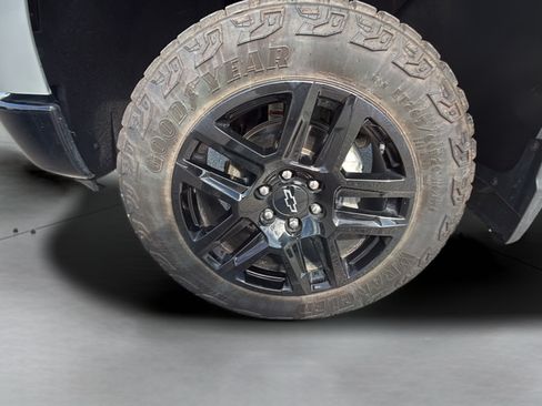 Used 2025 Chevrolet Silverado 1500 Custom Trail Boss w/ Dark Appearance Package AWD/4WD image 27