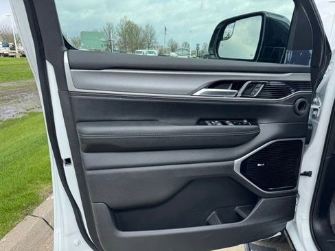 New 2026 Jeep Grand Wagoneer Limited AWD/4WD image 9