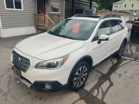 Used 2015 Subaru Outback 2.5i Limited AWD/4WD image 2