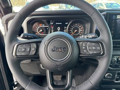 Used 2025 Jeep Wrangler Sport S image 16