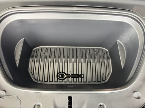 Used 2023 Tesla Model Y Long Range image 41