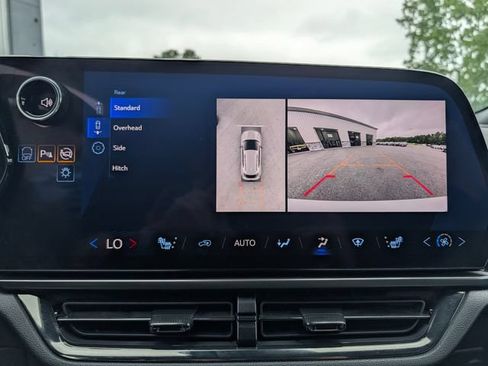 Used 2024 Chevrolet Equinox EV RS FWD image 28