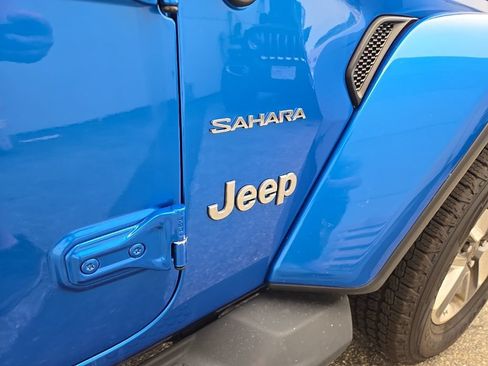 Used 2022 Jeep Wrangler Unlimited Sahara w/ Cold Weather Group AWD/4WD image 5