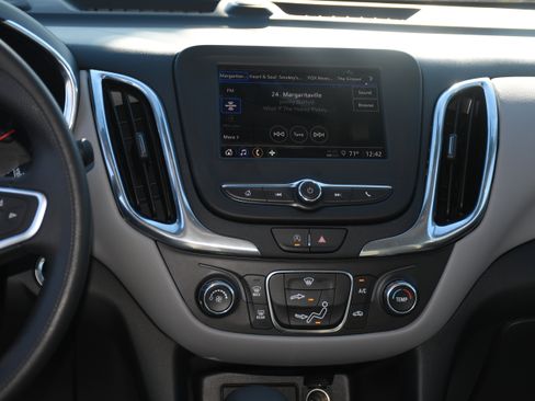 Used 2023 Chevrolet Equinox LS image 15