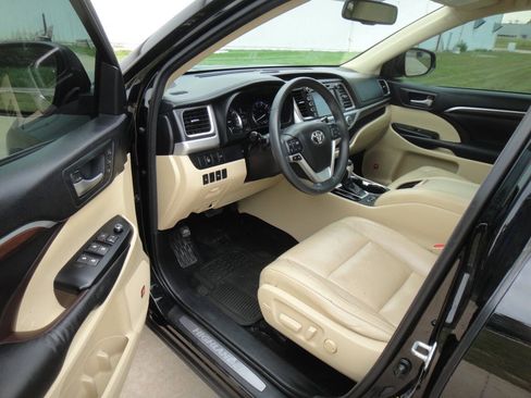Used 2016 Toyota Highlander Limited FWD image 15