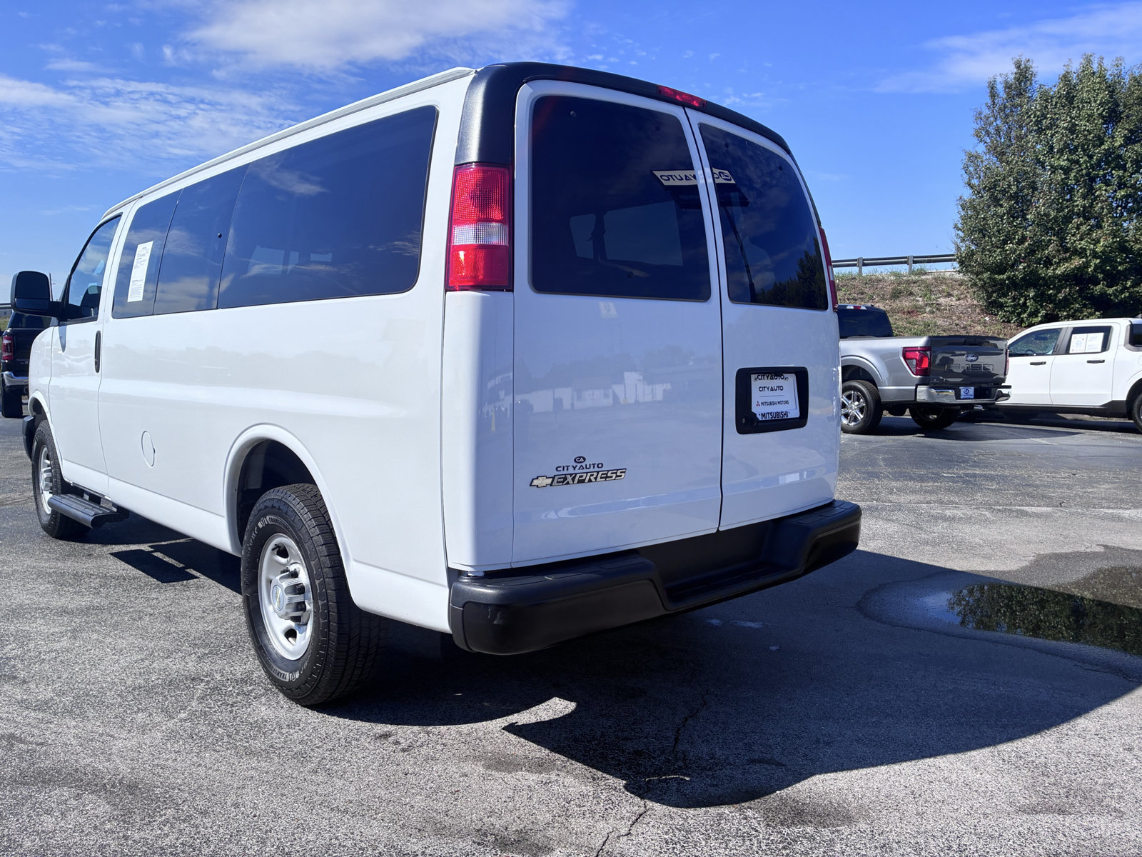 Used 2020 Chevrolet Express 2500 LS RWD image 6