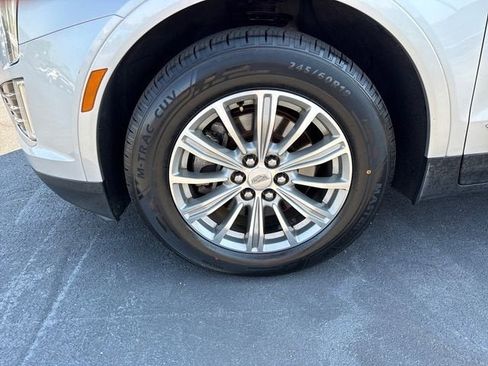 Used 2017 Cadillac XT5 Luxury w/ Driver Awareness Package AWD/4WD image 9