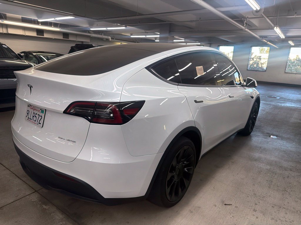 Used 2024 Tesla Model Y Long Range AWD/4WD image 4