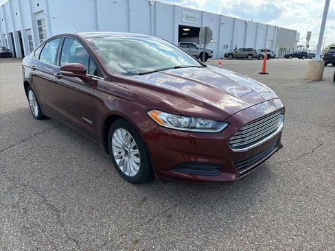 Used 2015 Ford Fusion SE FWD image 2