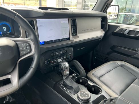 Used 2025 Ford Bronco Outer Banks w/ Sasquatch Package AWD/4WD image 35
