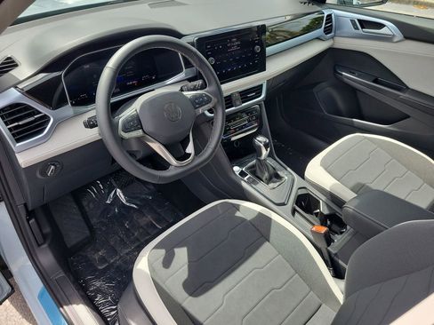 New 2026 Volkswagen Taos SE FWD image 16