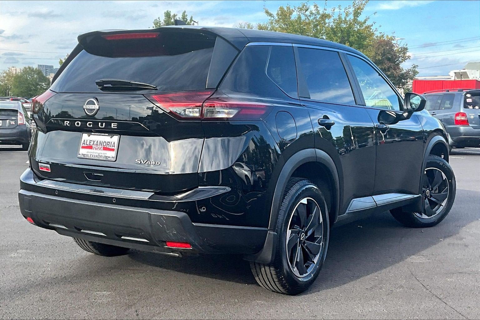 Used 2024 Nissan Rogue SV AWD/4WD image 12