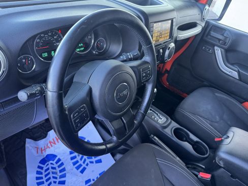 Used 2015 Jeep Wrangler Unlimited Rubicon w/ Connectivity Group image 12