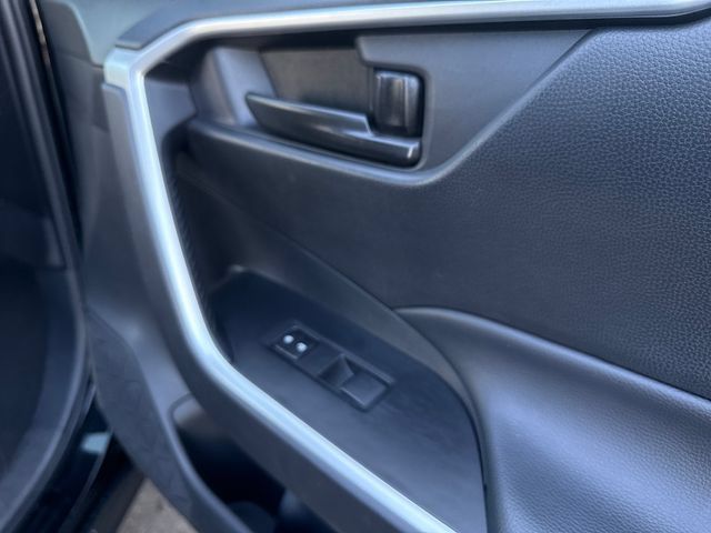 Used 2025 Toyota RAV4 LE AWD/4WD image 36