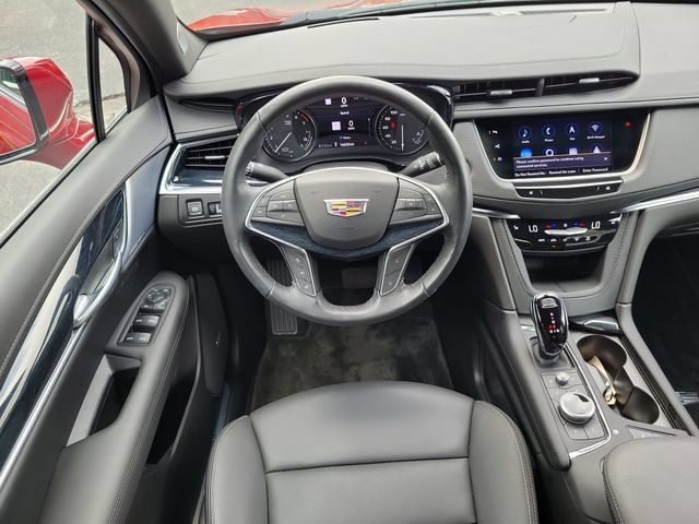 Certified 2024 Cadillac XT5 Premium Luxury w/ Technology Package FWD image 9