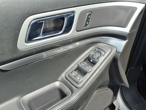Used 2013 Ford Explorer XLT FWD image 11