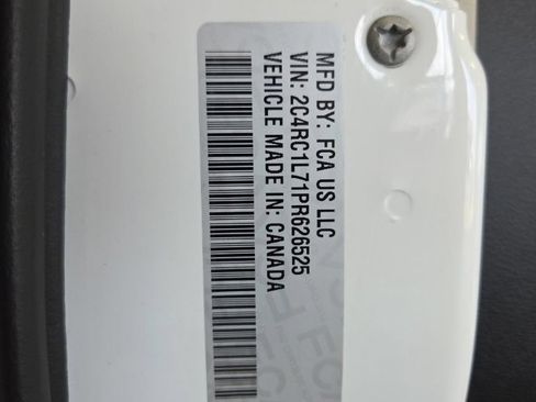 Used 2023 Chrysler Pacifica Touring-L FWD image 26