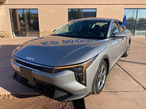 Certified 2025 Kia K4 image 2