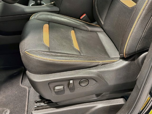 Used 2023 GMC Yukon AT4 w/ AT4 Premium Plus Package AWD/4WD image 18