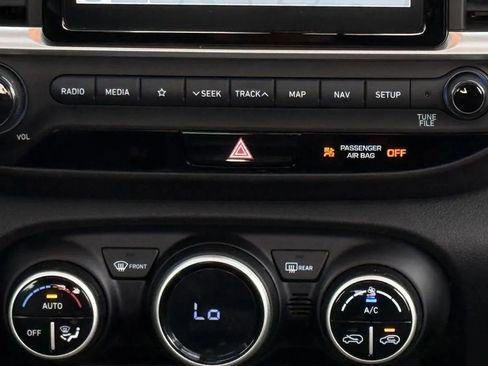 Used 2021 Hyundai Venue SEL w/ Premium Package image 23