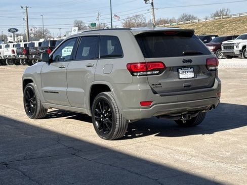 Used 2022 Jeep Grand Cherokee Laredo X image 12