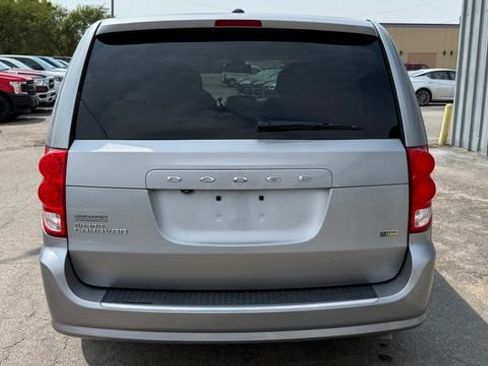 Used 2018 Dodge Grand Caravan SE w/ UConnect Hands-Free Group FWD image 4