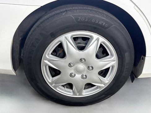 Used 2016 Toyota Camry LE image 33