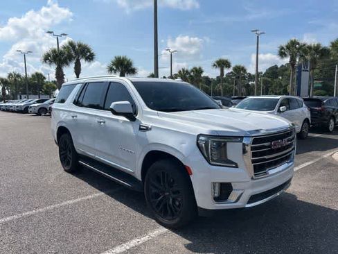 Used 2023 GMC Yukon SLT AWD/4WD image 3