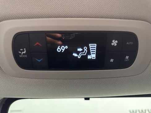 Used 2024 Chrysler Pacifica Touring-L FWD image 26