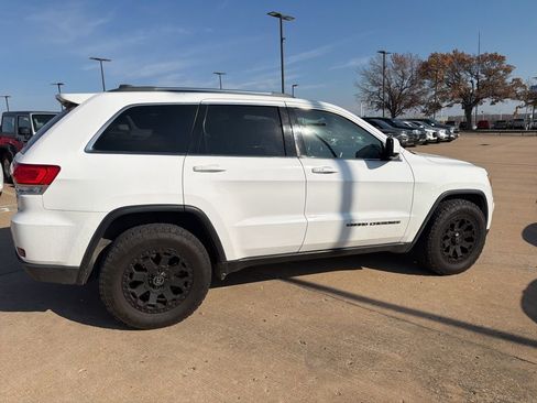 Used 2018 Jeep Grand Cherokee Laredo image 9
