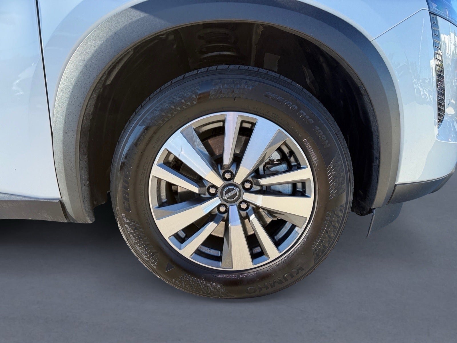 Used 2026 Nissan Pathfinder SL FWD image 9