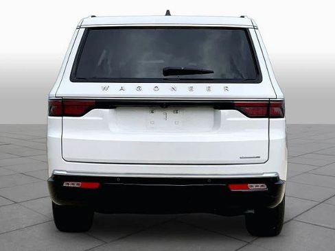 Used 2024 Jeep Wagoneer Series II w/ Flexible Seating Group AWD/4WD image 5
